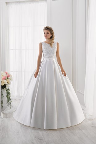'LORRAINE Wedding Dress 